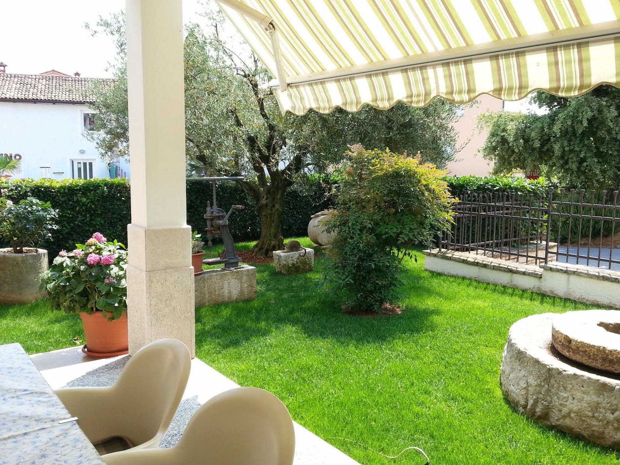 Ulika Rooms & Apartments Poreč Exteriör bild