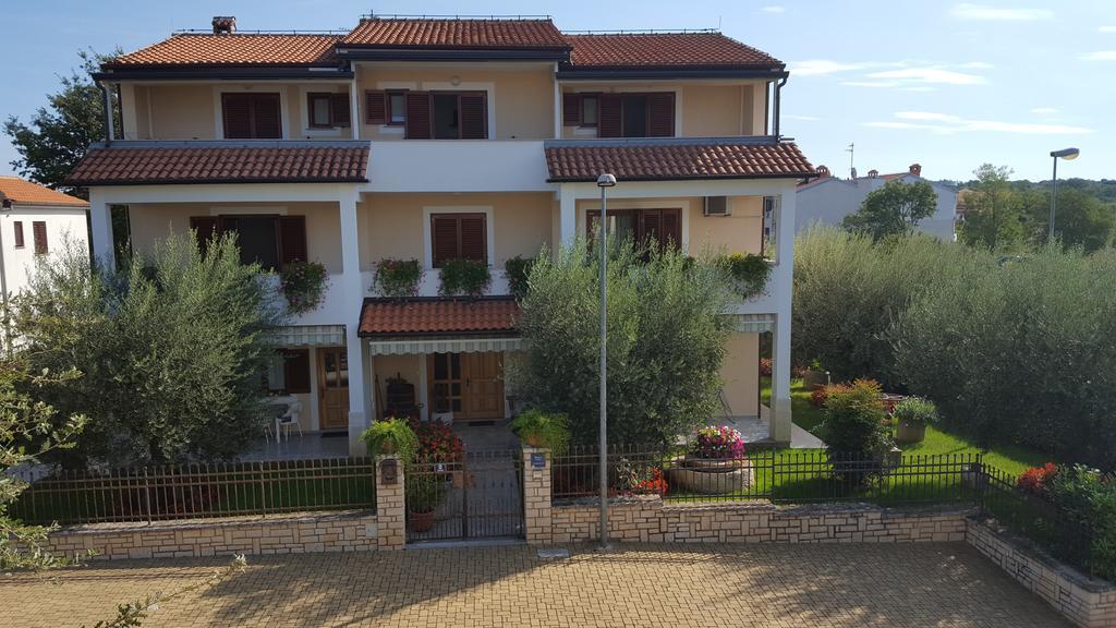Ulika Rooms & Apartments Poreč Exteriör bild