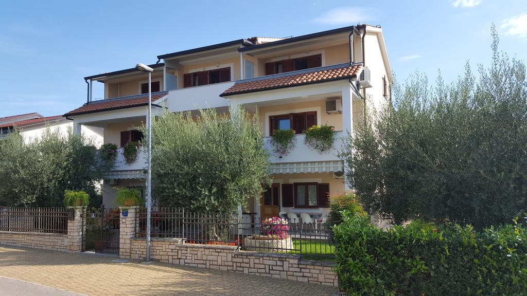 Ulika Rooms & Apartments Poreč Exteriör bild