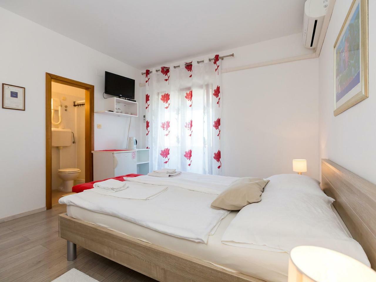 Ulika Rooms & Apartments Poreč Exteriör bild