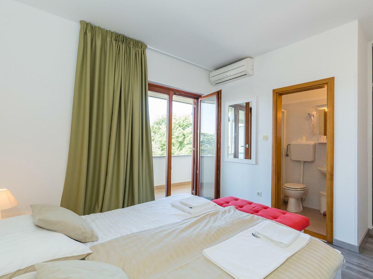 Ulika Rooms & Apartments Poreč Exteriör bild